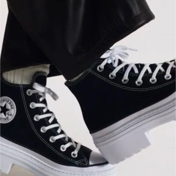 Converse Chuck Taylor Lugged 2.0 Platform Women's Black High-Top Sneakers - Picture 4 of 10